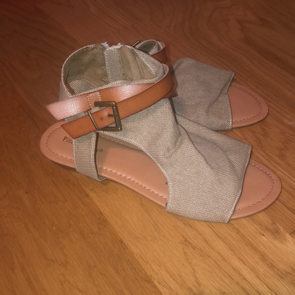 Pierre Dumas Burlap Ankle Sandal 7 1/2